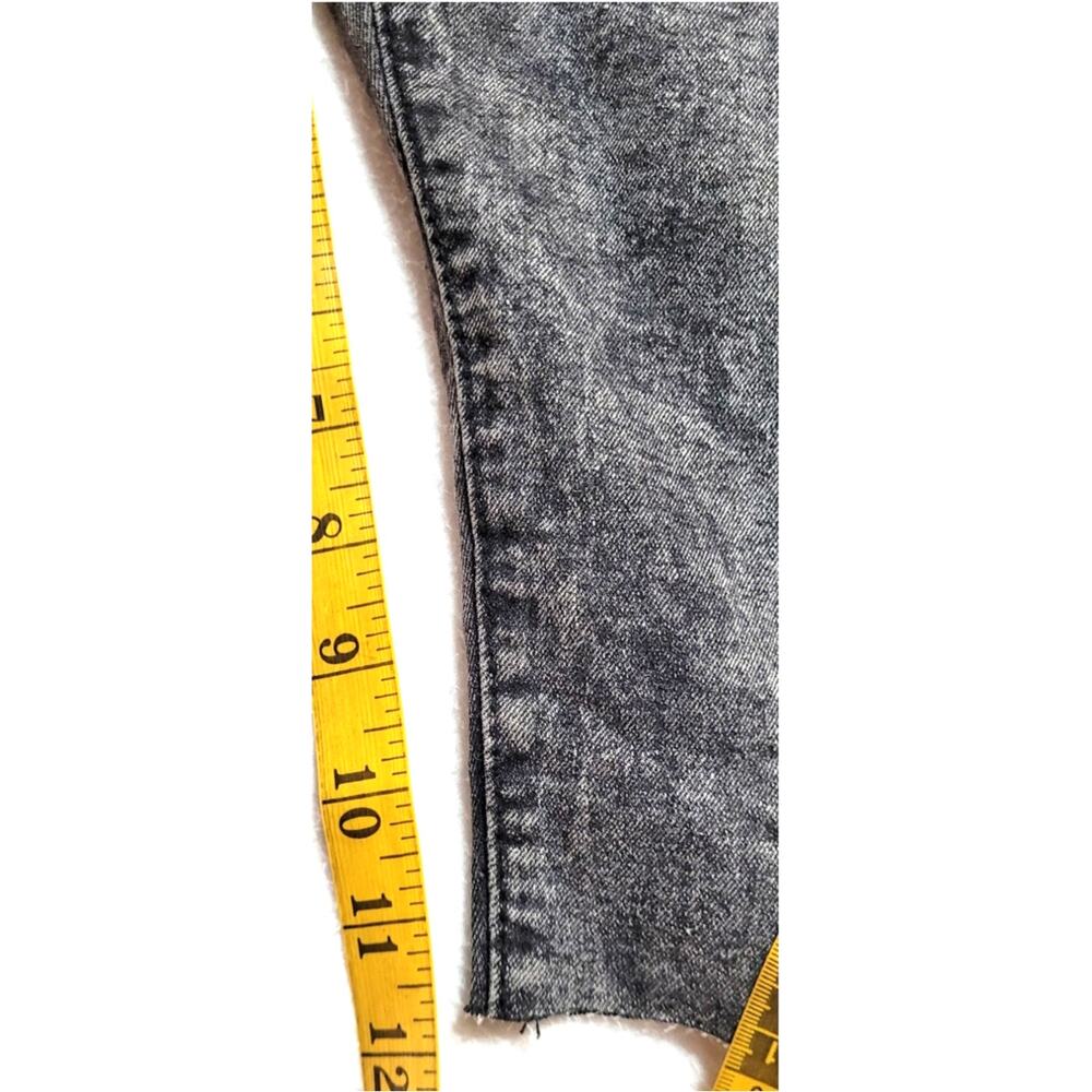 CR-24 Chrome Edge Mens Shorts 36x32 Gray Denim Holes Ripped Grunge Streetwear - Picture 5 of 11